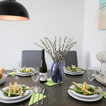 Andreas-nielsen-str. 12, W2 アパート